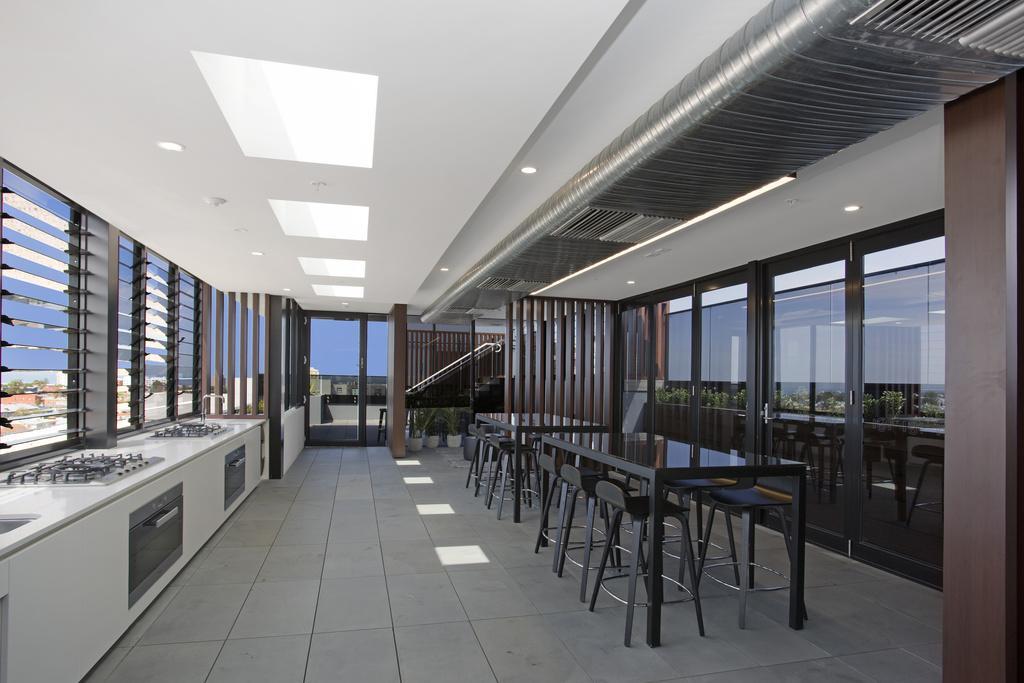 ☆ Heart Of St Kilda ☆ Infinity Pool+Parking+Wifi Apartment เมลเบิร์น ภายนอก รูปภาพ